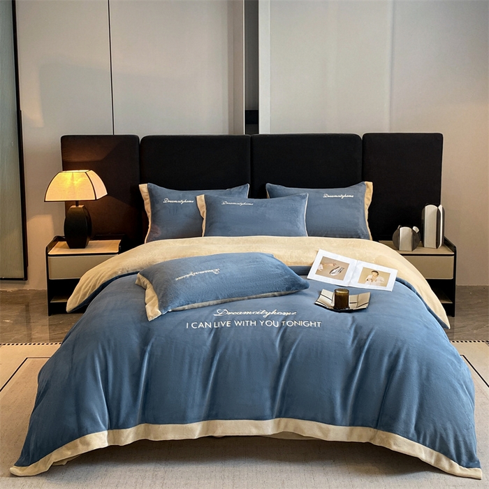 91家纺网 家纺一手货源 找家纺 梦幻之城 2025新款牛奶绒刺绣四件套-安克斯绒B款 安克斯绒-宾利蓝+香槟色