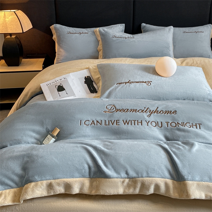 91家纺网 家纺一手货源 找家纺 梦幻之城 2025新款牛奶绒刺绣四件套-安克斯绒B款 安克斯绒-星辰灰+香槟色