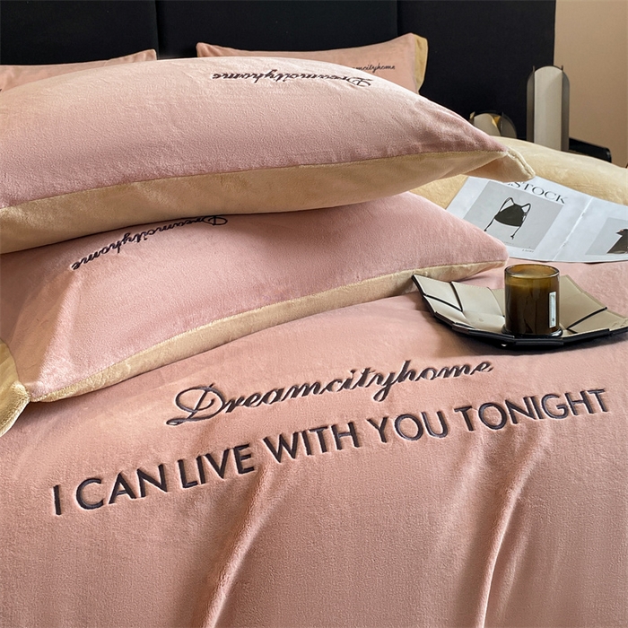 91家纺网 家纺一手货源 找家纺 梦幻之城 2025新款牛奶绒刺绣四件套-安克斯绒B款 安克斯绒-可可粉+香槟色