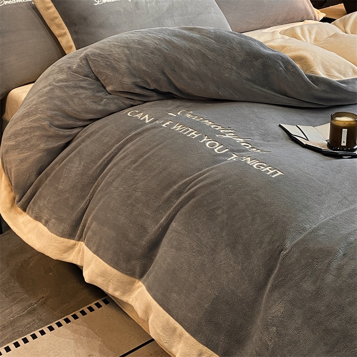 91家纺网 家纺一手货源 找家纺 梦幻之城 2025新款牛奶绒刺绣四件套-安克斯绒B款 安克斯绒-经典灰+香槟色