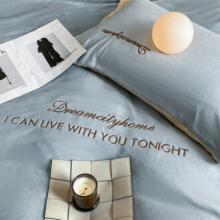 91家纺网 家纺一手货源 找家纺 梦幻之城 2025新款牛奶绒刺绣四件套-安克斯绒B款 安克斯绒-星辰灰+香槟色