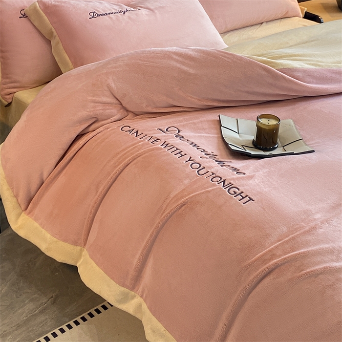 91家纺网 家纺一手货源 找家纺 梦幻之城 2025新款牛奶绒刺绣四件套-安克斯绒B款 安克斯绒-可可粉+香槟色