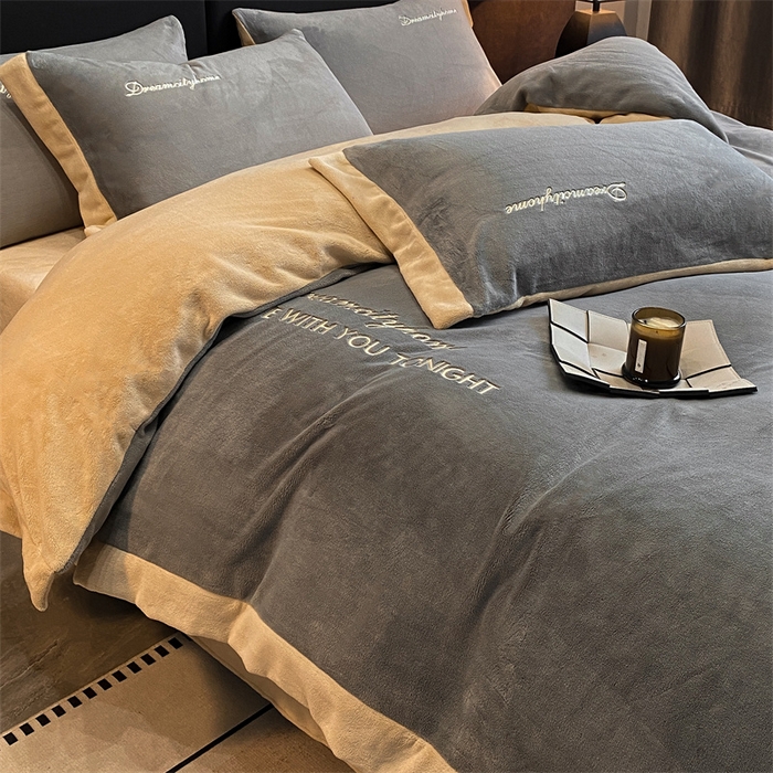 91家纺网 家纺一手货源 找家纺 梦幻之城 2025新款牛奶绒刺绣四件套-安克斯绒B款 安克斯绒-经典灰+香槟色