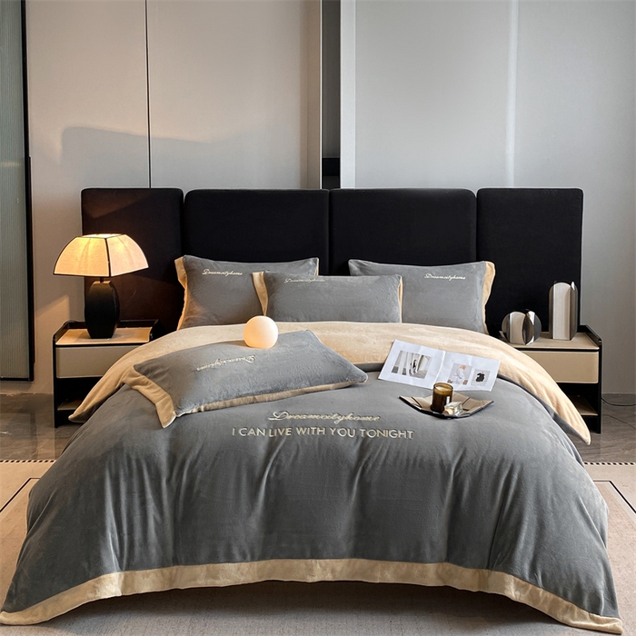 91家纺网 家纺一手货源 找家纺 梦幻之城 2025新款牛奶绒刺绣四件套-安克斯绒B款 安克斯绒-经典灰+香槟色