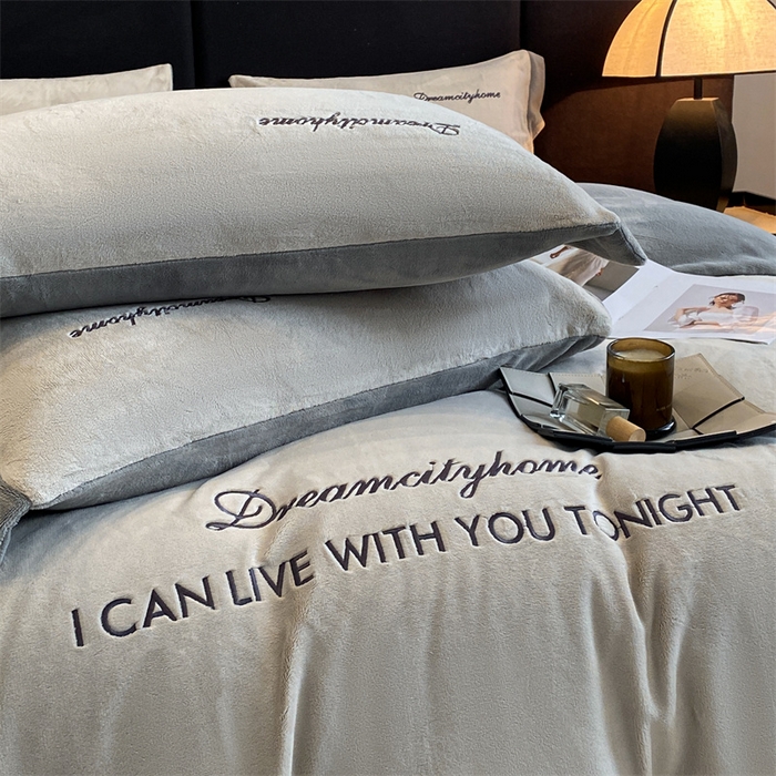 91家纺网 家纺一手货源 找家纺 梦幻之城 2025新款牛奶绒刺绣四件套-安克斯绒B款 安克斯绒-香草灰+经典灰