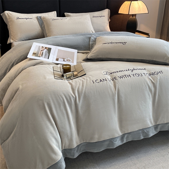 91家纺网 家纺一手货源 找家纺 梦幻之城 2025新款牛奶绒刺绣四件套-安克斯绒B款 安克斯绒-香草灰+经典灰