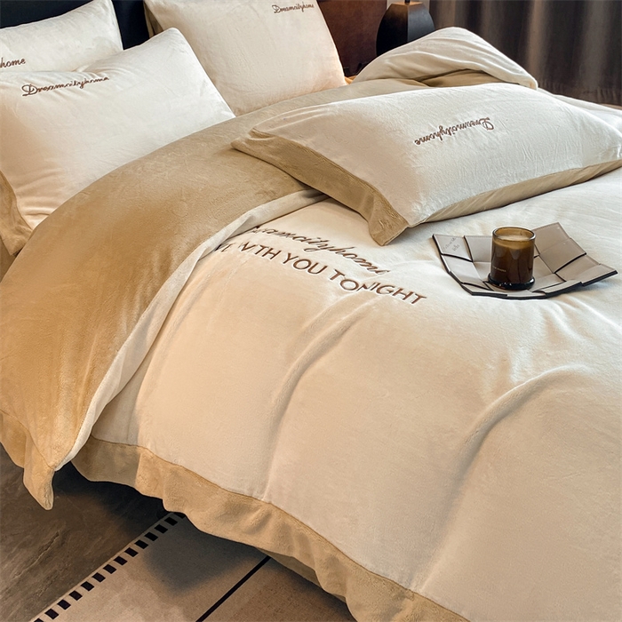 91家纺网 家纺一手货源 找家纺 梦幻之城 2025新款牛奶绒刺绣四件套-安克斯绒B款 安克斯绒-奶芋色+杏仁