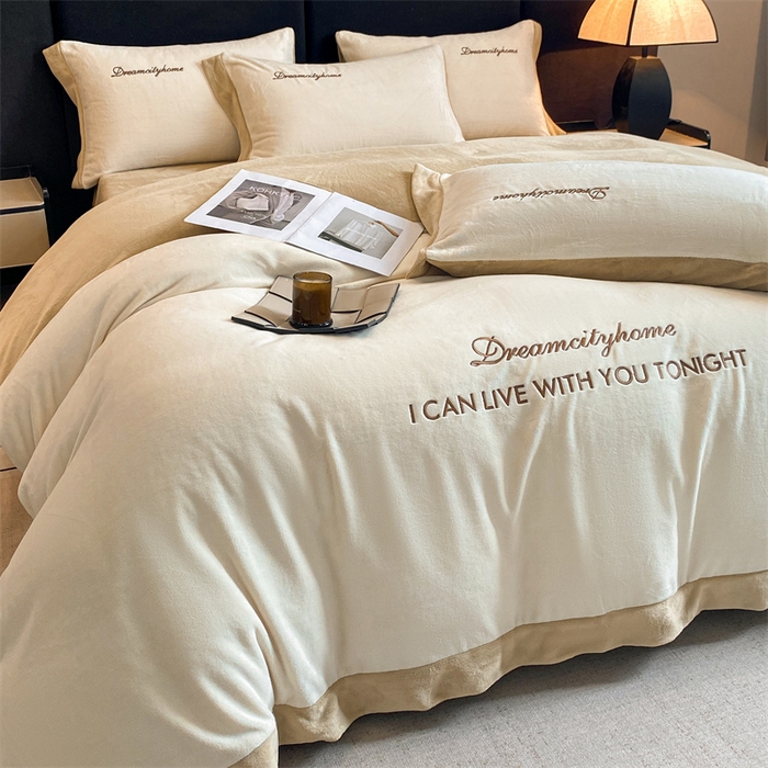 91家纺网 家纺一手货源 找家纺 梦幻之城 2025新款牛奶绒刺绣四件套-安克斯绒B款 安克斯绒-奶芋色+杏仁