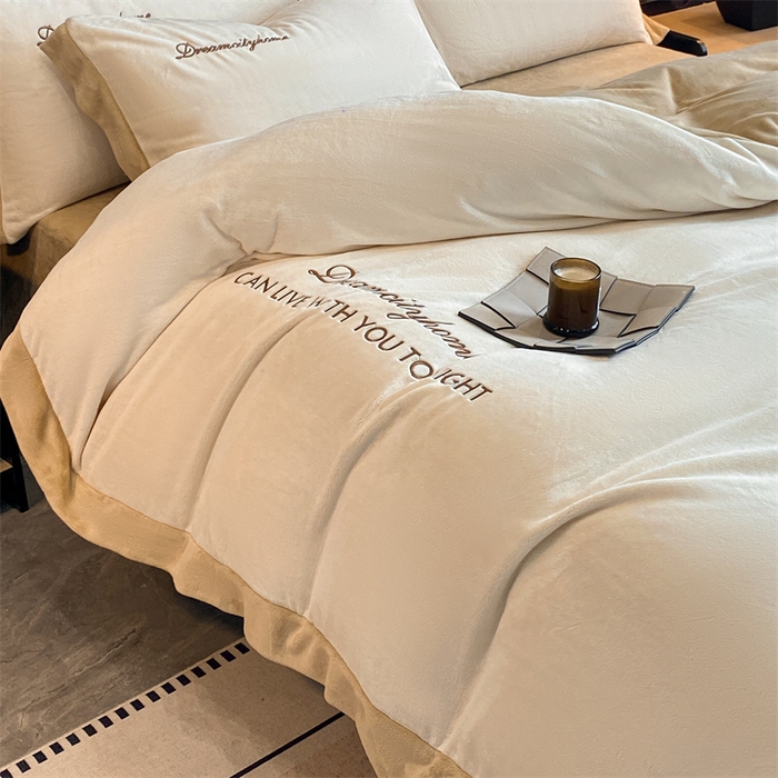 91家纺网 家纺一手货源 找家纺 梦幻之城 2025新款牛奶绒刺绣四件套-安克斯绒B款 安克斯绒-奶芋色+杏仁