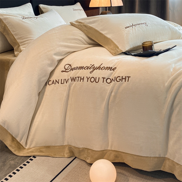 91家纺网 家纺一手货源 找家纺 梦幻之城 2025新款牛奶绒刺绣四件套-安克斯绒B款 安克斯绒-奶芋色+杏仁