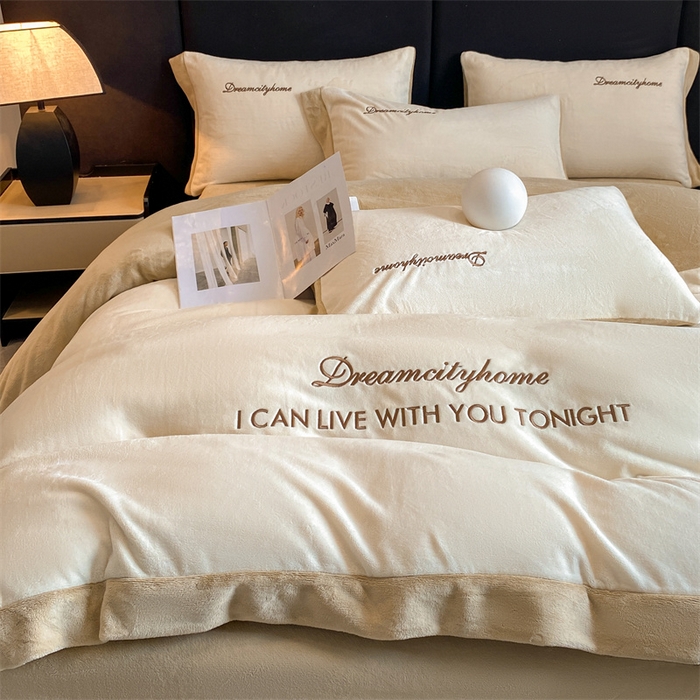 91家纺网 家纺一手货源 找家纺 梦幻之城 2025新款牛奶绒刺绣四件套-安克斯绒B款 安克斯绒-奶芋色+杏仁