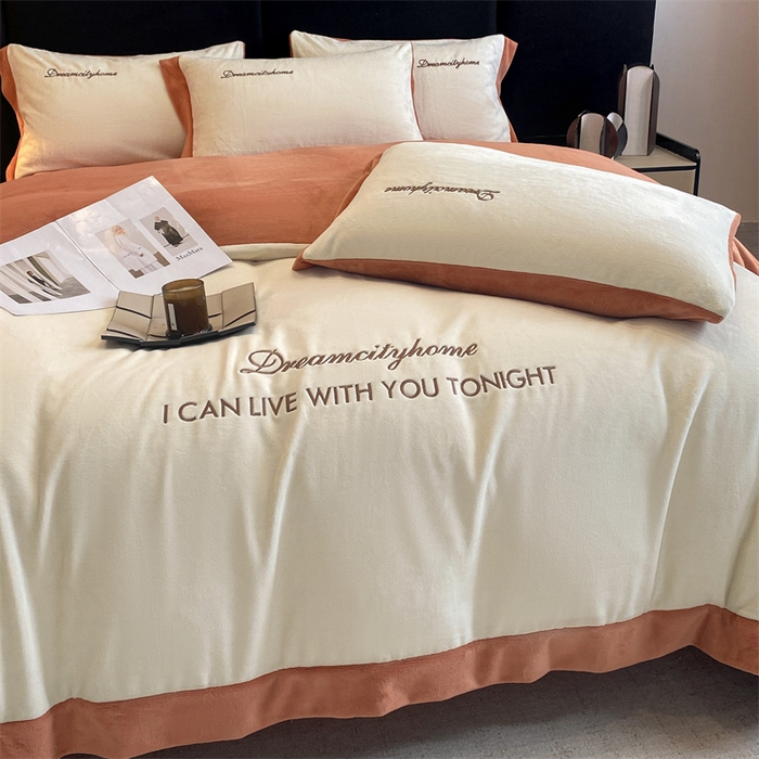 91家纺网 家纺一手货源 找家纺 梦幻之城 2025新款牛奶绒刺绣四件套-安克斯绒B款 安克斯绒-奶芋色+亚麻驼