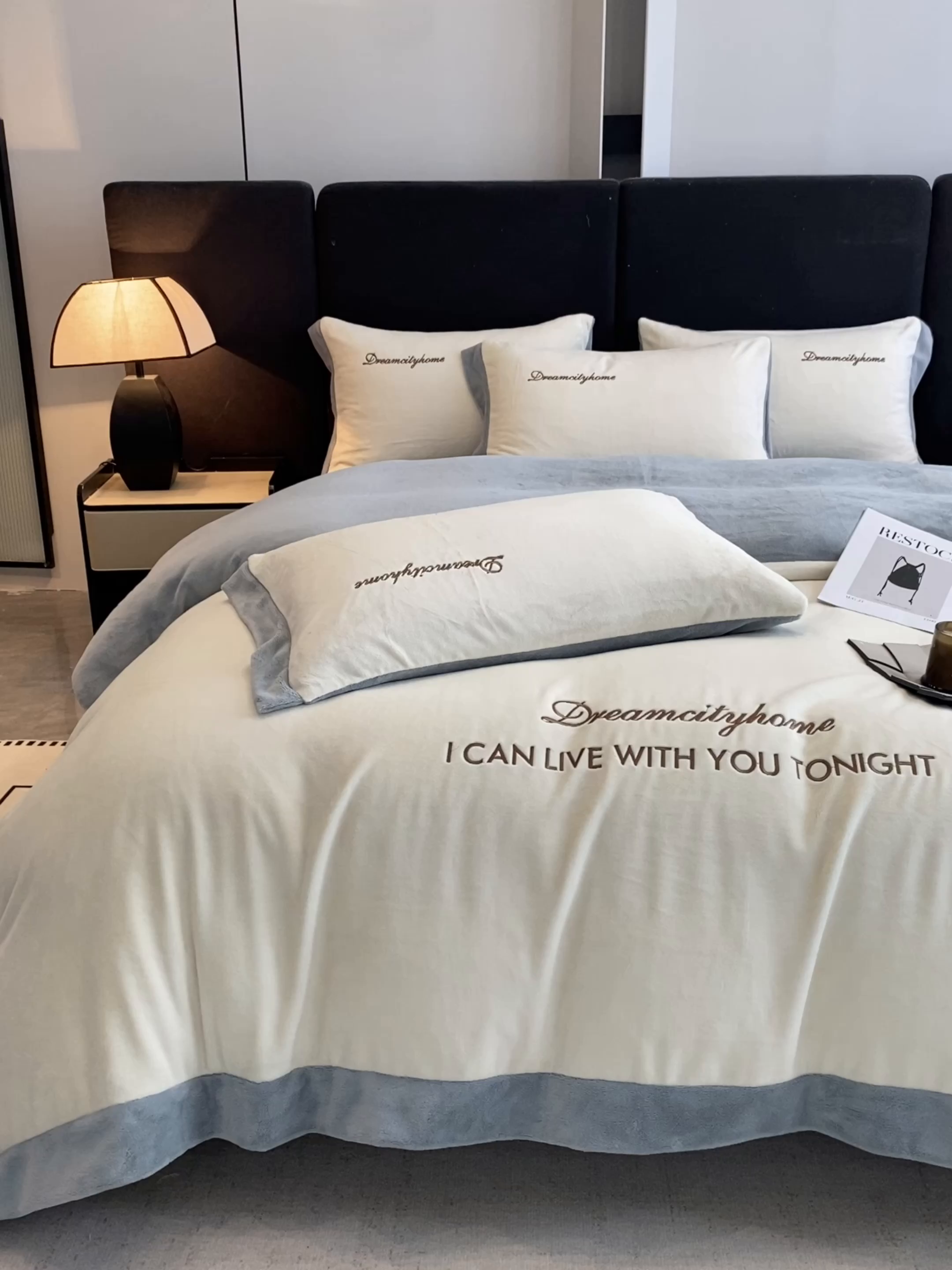 91家纺网 家纺一手货源 找家纺 梦幻之城 2025新款牛奶绒刺绣四件套-安克斯绒B款 安克斯绒-奶芋色+星辰灰