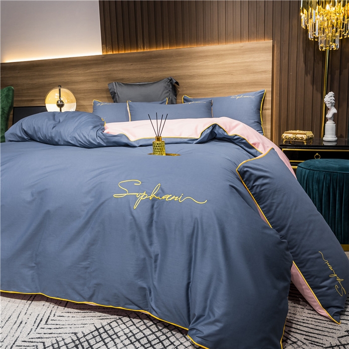 91家纺网 家纺一手货源 找家纺 小叮当家纺仓储工厂店 2025新款(热买家秀不断货)40s贡缎长绒棉纯棉字母款全棉四件套轻奢床上用品 蓝灰配粉玉