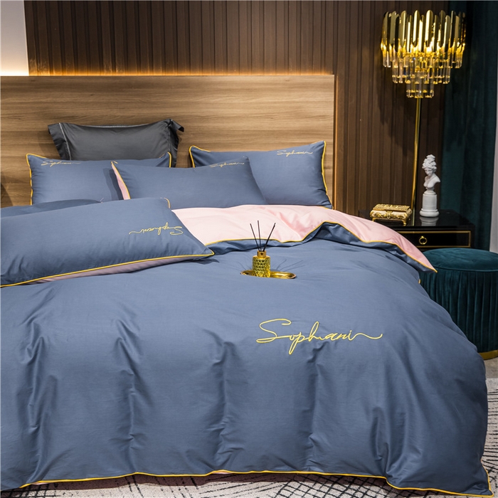 91家纺网 家纺一手货源 找家纺 小叮当家纺仓储工厂店 2025新款(热买家秀不断货)40s贡缎长绒棉纯棉字母款全棉四件套轻奢床上用品 蓝灰配粉玉