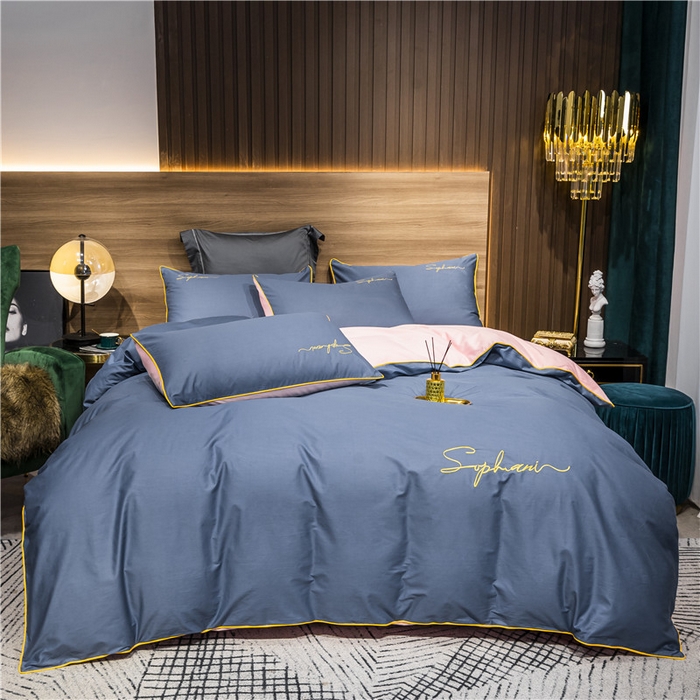 91家纺网 家纺一手货源 找家纺 小叮当家纺仓储工厂店 2025新款(热买家秀不断货)40s贡缎长绒棉纯棉字母款全棉四件套轻奢床上用品 蓝灰配粉玉