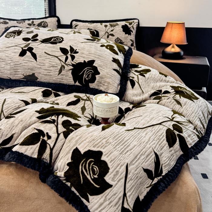 91家纺网 家纺一手货源 找家纺 诺梵家纺 2025新款兔毛绒包边 雕花绒四件套 花魅-米