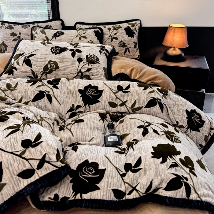 91家纺网 家纺一手货源 找家纺 诺梵家纺 2025新款兔毛绒包边 雕花绒四件套 花魅-米