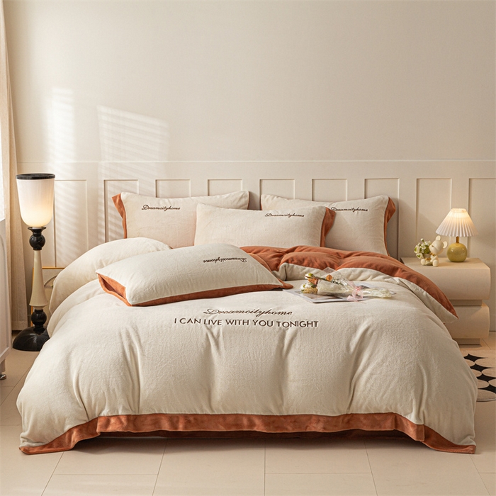 91家纺网 家纺一手货源 找家纺 梦幻之城 2025新款牛奶绒刺绣四件套-安克斯绒C款 安克斯绒-奶芋色+亚麻驼