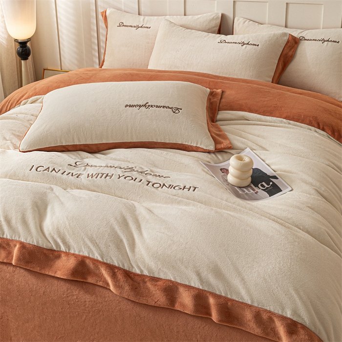 91家纺网 家纺一手货源 找家纺 梦幻之城 2025新款牛奶绒刺绣四件套-安克斯绒C款 安克斯绒-奶芋色+亚麻驼