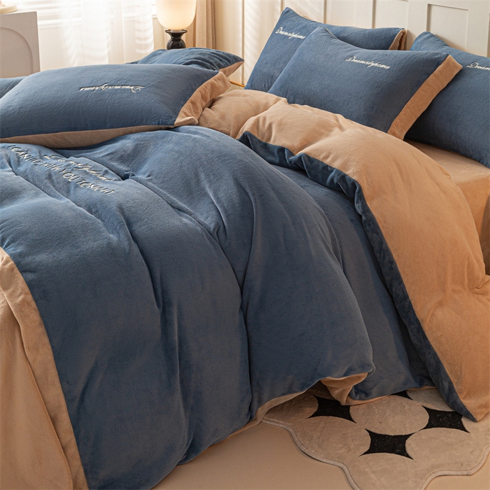 91家纺网 家纺一手货源 找家纺 梦幻之城 2025新款牛奶绒刺绣四件套-安克斯绒C款 安克斯绒-宾利蓝+香槟色