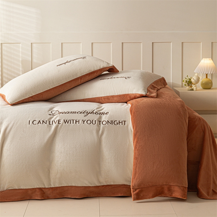 91家纺网 家纺一手货源 找家纺 梦幻之城 2025新款牛奶绒刺绣四件套-安克斯绒C款 安克斯绒-奶芋色+亚麻驼