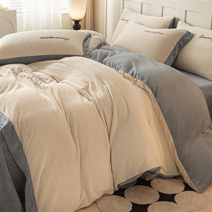 91家纺网 家纺一手货源 找家纺 梦幻之城 2025新款牛奶绒刺绣四件套-安克斯绒C款 安克斯绒-奶芋色+星辰灰