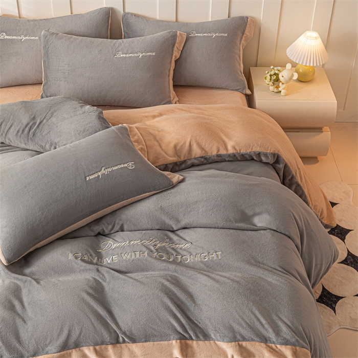 91家纺网 家纺一手货源 找家纺 梦幻之城 2025新款牛奶绒刺绣四件套-安克斯绒C款 安克斯绒-经典灰+香槟色