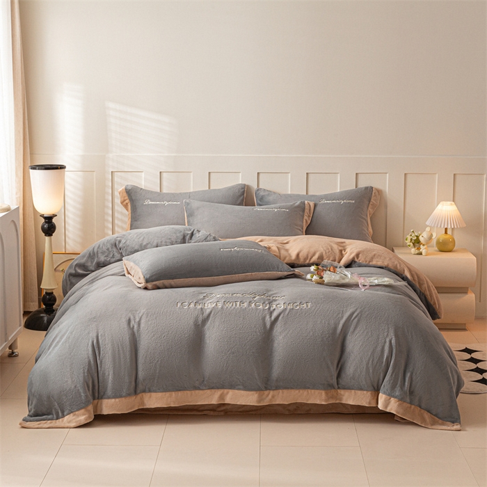 91家纺网 家纺一手货源 找家纺 梦幻之城 2025新款牛奶绒刺绣四件套-安克斯绒C款 安克斯绒-经典灰+香槟色