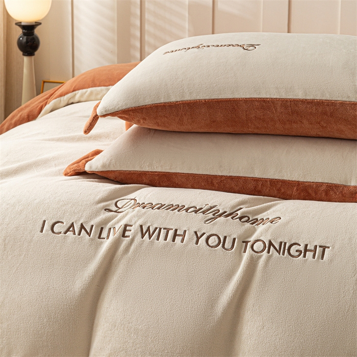 91家纺网 家纺一手货源 找家纺 梦幻之城 2025新款牛奶绒刺绣四件套-安克斯绒C款 安克斯绒-奶芋色+亚麻驼