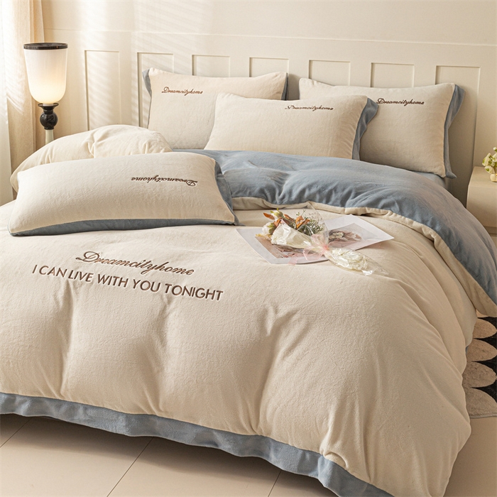 91家纺网 家纺一手货源 找家纺 梦幻之城 2025新款牛奶绒刺绣四件套-安克斯绒C款 安克斯绒-奶芋色+星辰灰