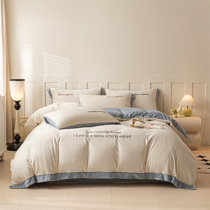 91家纺网 家纺一手货源 找家纺 梦幻之城 2025新款牛奶绒刺绣四件套-安克斯绒C款 安克斯绒-奶芋色+星辰灰