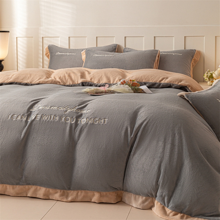 91家纺网 家纺一手货源 找家纺 梦幻之城 2025新款牛奶绒刺绣四件套-安克斯绒C款 安克斯绒-经典灰+香槟色