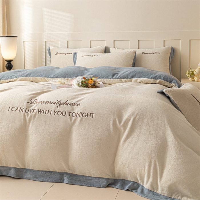 91家纺网 家纺一手货源 找家纺 梦幻之城 2025新款牛奶绒刺绣四件套-安克斯绒C款 安克斯绒-奶芋色+星辰灰