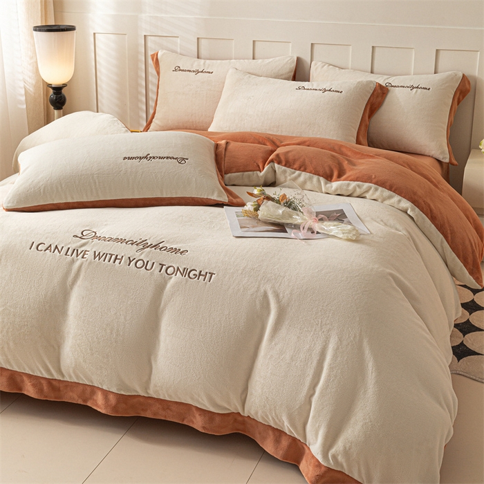 91家纺网 家纺一手货源 找家纺 梦幻之城 2025新款牛奶绒刺绣四件套-安克斯绒C款 安克斯绒-奶芋色+亚麻驼