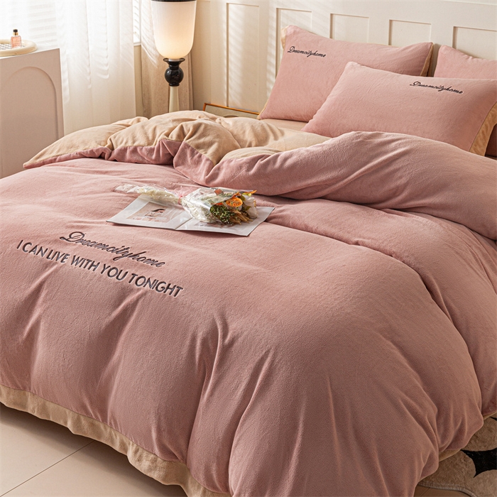 91家纺网 家纺一手货源 找家纺 梦幻之城 2025新款牛奶绒刺绣四件套-安克斯绒C款 安克斯绒-可可粉+香槟色