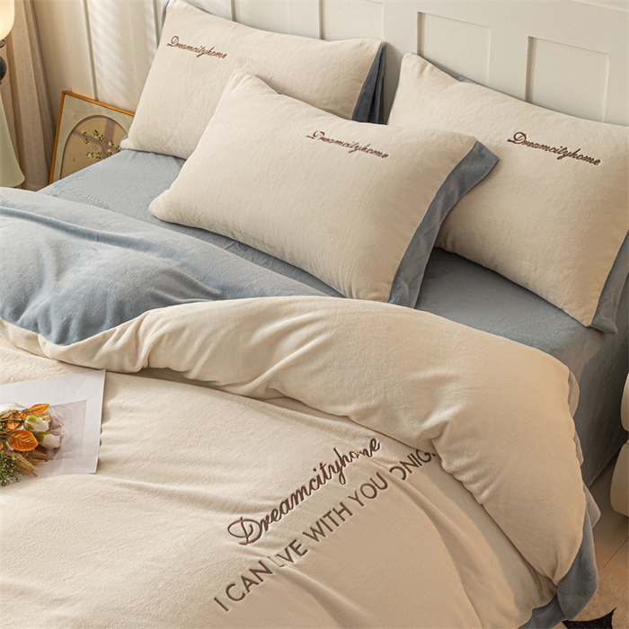 91家纺网 家纺一手货源 找家纺 梦幻之城 2025新款牛奶绒刺绣四件套-安克斯绒C款 安克斯绒-奶芋色+星辰灰