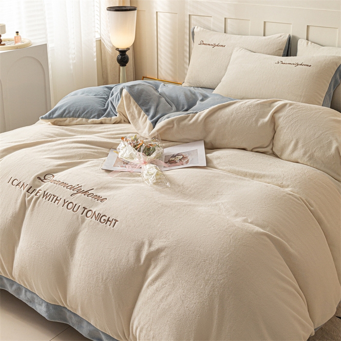 91家纺网 家纺一手货源 找家纺 梦幻之城 2025新款牛奶绒刺绣四件套-安克斯绒C款 安克斯绒-奶芋色+星辰灰