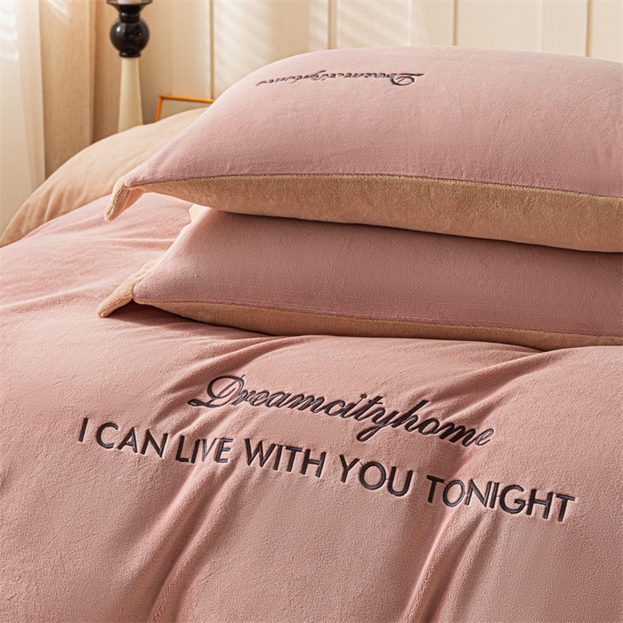 91家纺网 家纺一手货源 找家纺 梦幻之城 2025新款牛奶绒刺绣四件套-安克斯绒C款 安克斯绒-可可粉+香槟色