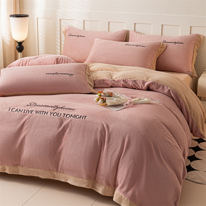 91家纺网 家纺一手货源 找家纺 梦幻之城 2025新款牛奶绒刺绣四件套-安克斯绒C款 安克斯绒-可可粉+香槟色