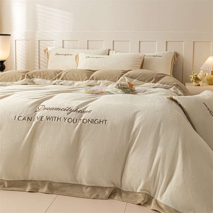 91家纺网 家纺一手货源 找家纺 梦幻之城 2025新款牛奶绒刺绣四件套-安克斯绒C款 安克斯绒-奶芋色+杏仁