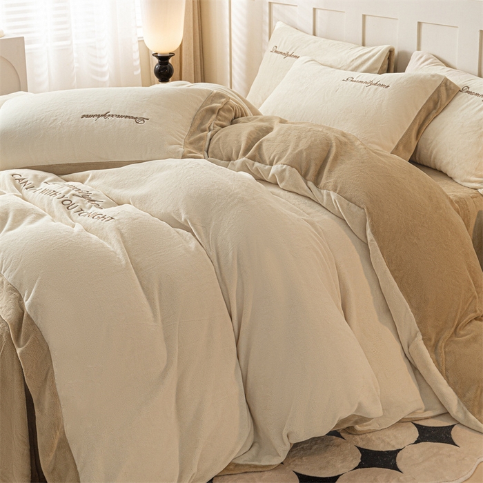 91家纺网 家纺一手货源 找家纺 梦幻之城 2025新款牛奶绒刺绣四件套-安克斯绒C款 安克斯绒-奶芋色+杏仁