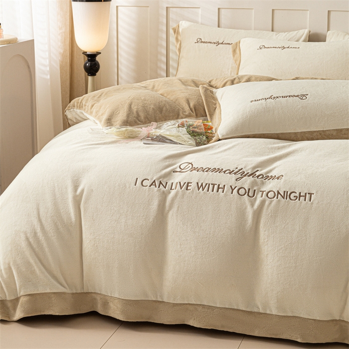 91家纺网 家纺一手货源 找家纺 梦幻之城 2025新款牛奶绒刺绣四件套-安克斯绒C款 安克斯绒-奶芋色+杏仁