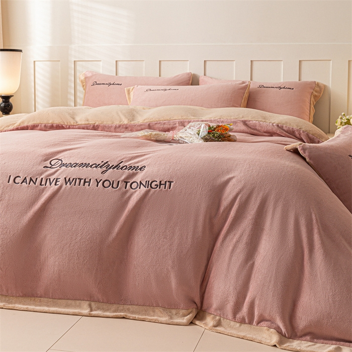 91家纺网 家纺一手货源 找家纺 梦幻之城 2025新款牛奶绒刺绣四件套-安克斯绒C款 安克斯绒-可可粉+香槟色