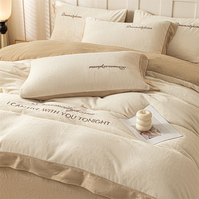 91家纺网 家纺一手货源 找家纺 梦幻之城 2025新款牛奶绒刺绣四件套-安克斯绒C款 安克斯绒-奶芋色+杏仁