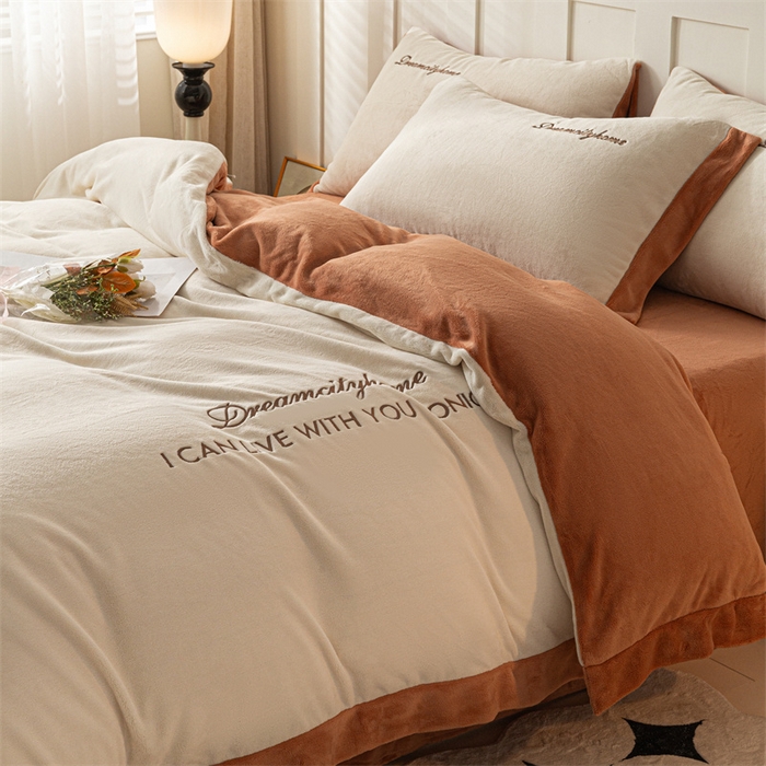 91家纺网 家纺一手货源 找家纺 梦幻之城 2025新款牛奶绒刺绣四件套-安克斯绒C款 安克斯绒-奶芋色+亚麻驼