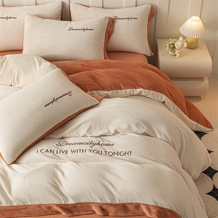 91家纺网 家纺一手货源 找家纺 梦幻之城 2025新款牛奶绒刺绣四件套-安克斯绒C款 安克斯绒-奶芋色+亚麻驼