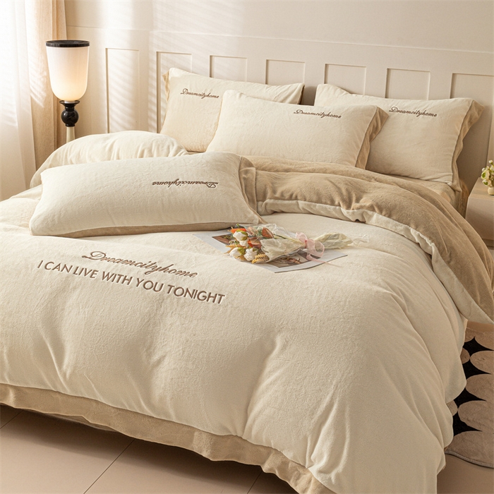 91家纺网 家纺一手货源 找家纺 梦幻之城 2025新款牛奶绒刺绣四件套-安克斯绒C款 安克斯绒-奶芋色+杏仁