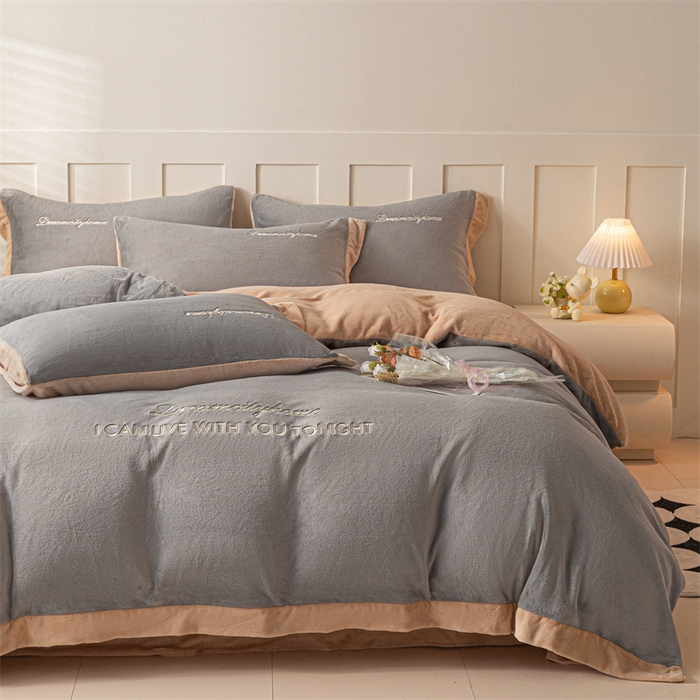 91家纺网 家纺一手货源 找家纺 梦幻之城 2025新款牛奶绒刺绣四件套-安克斯绒C款 安克斯绒-经典灰+香槟色