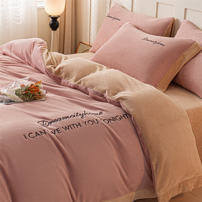 91家纺网 家纺一手货源 找家纺 梦幻之城 2025新款牛奶绒刺绣四件套-安克斯绒C款 安克斯绒-可可粉+香槟色